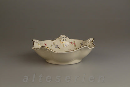 Schale mit Durchbruch