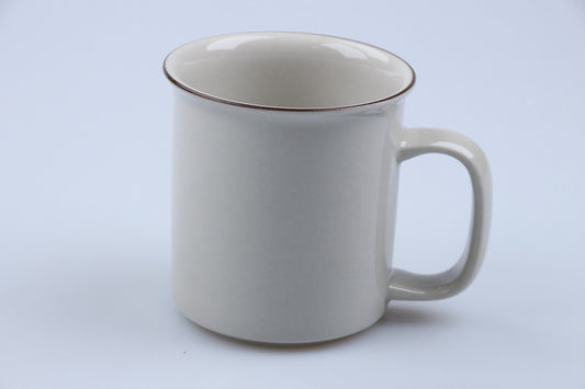 Kaffeebecher mit großem Henkel