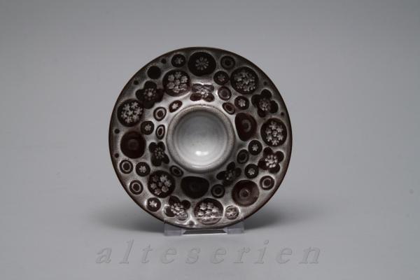 Eierbecher mit Schalenablage