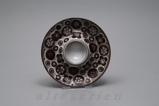 Eierbecher mit Schalenablage