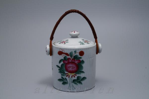 Teedose mit Basthenkel