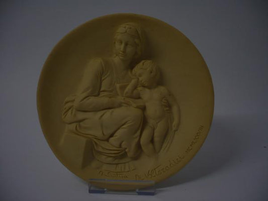 Wandteller mit fester Wandaufhängung