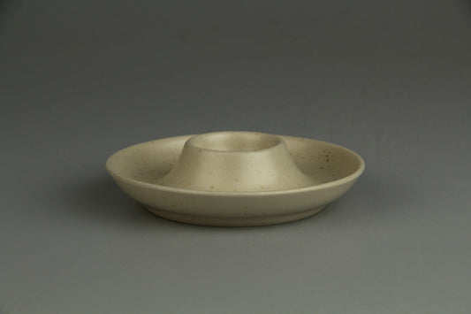 Eierbecher mit Schalenablage