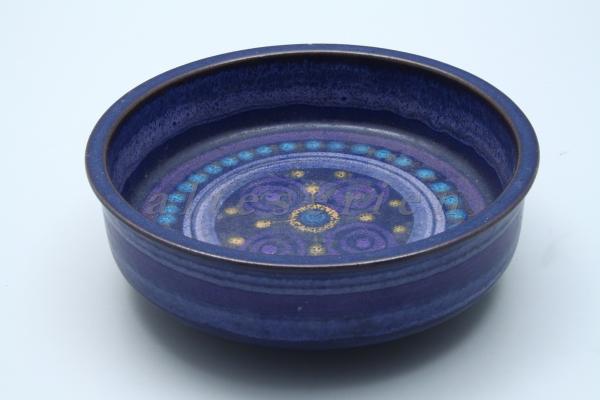 Schüssel mg auf Fuß