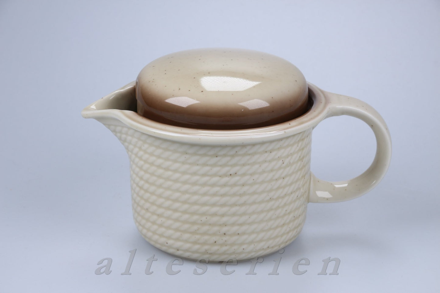 Sauciere mit Deckel