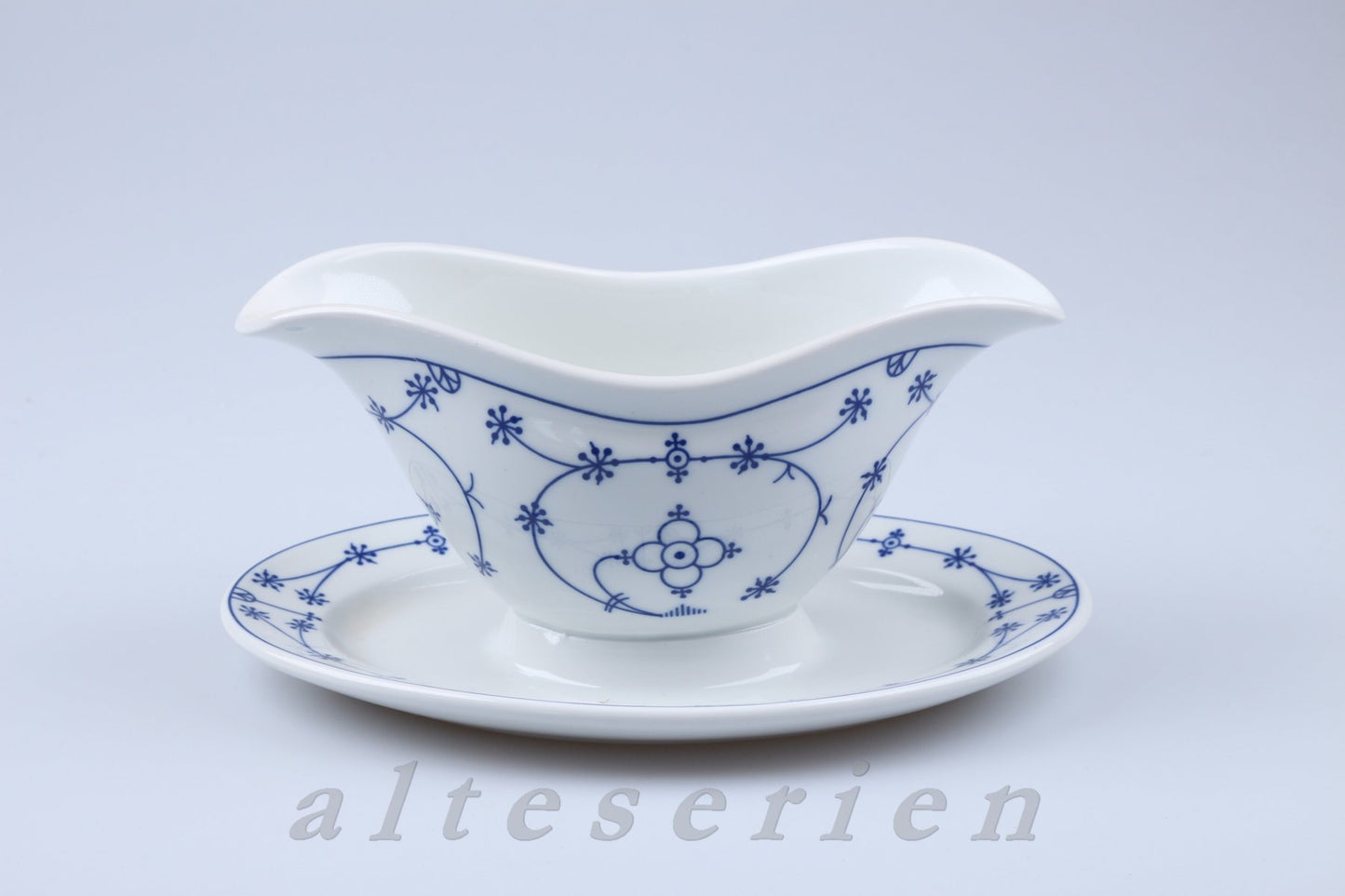 Sauciere mit Teller einteilig