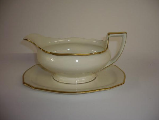 einteilige Sauciere mit Teller