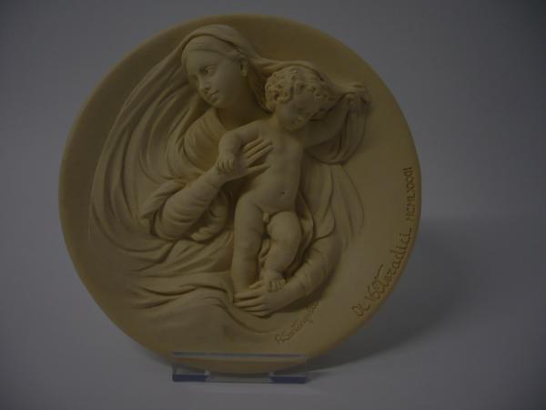 Wandteller mit fester Wandaufhängung