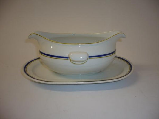 einteilige Sauciere mit Teller