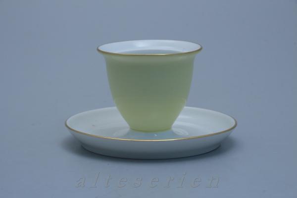 Eierbecher mit Schalenablage