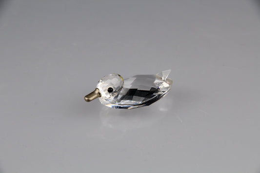 Ente sitzend mit Metallschnabel