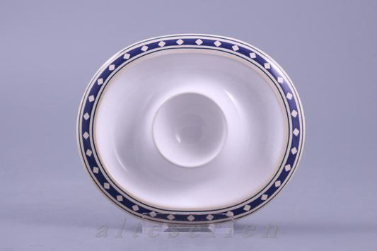 Eierbecher mit Schalenablage