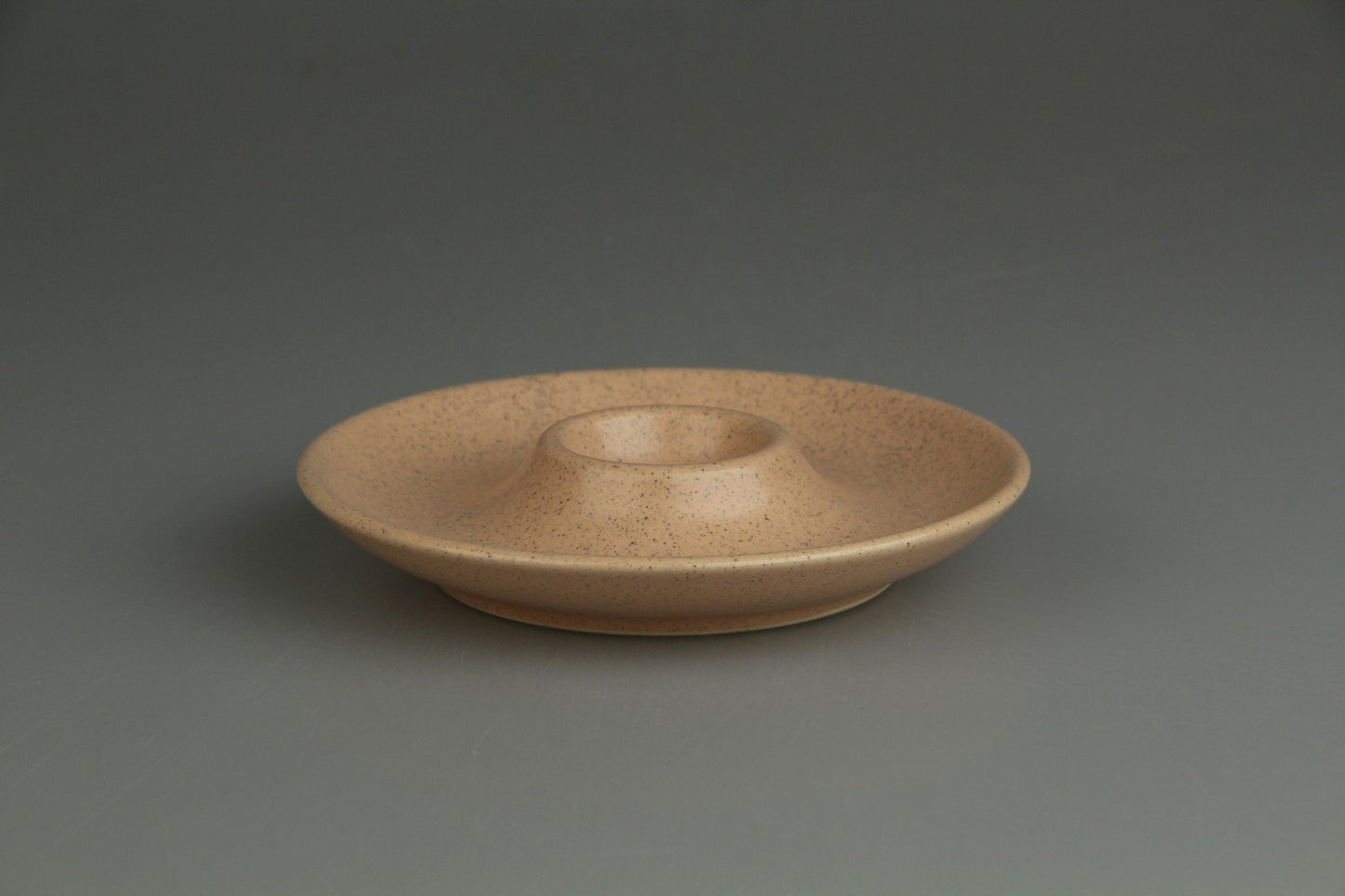 Eierbecher mit Schalenablage