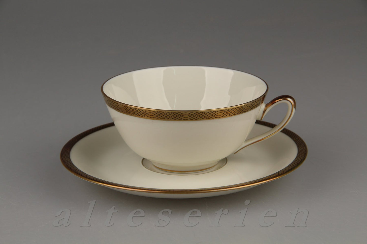 Teetasse mit Untere