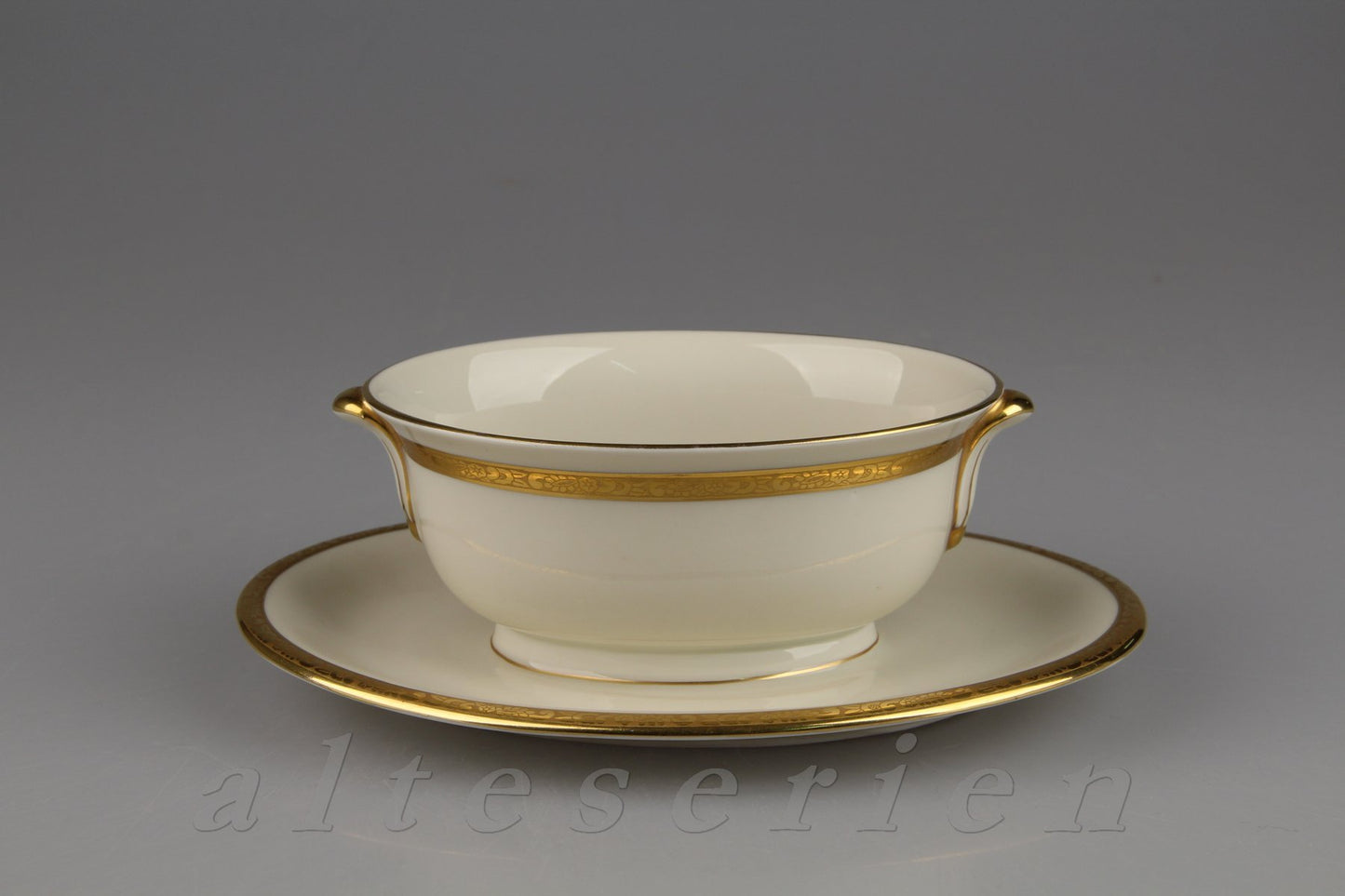 Sauciere mit Teller einteilig