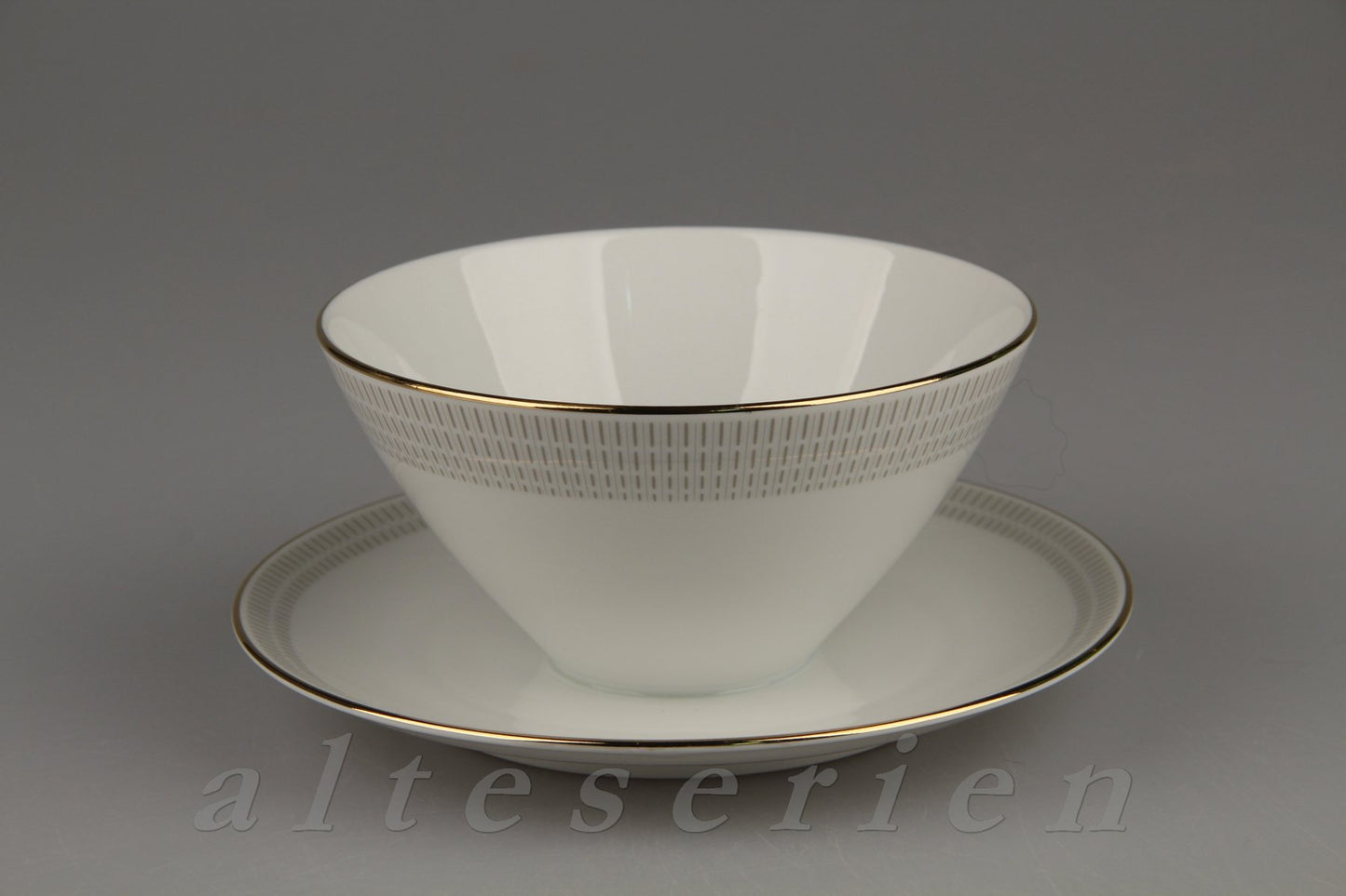 Sauciere mit Teller einteilig