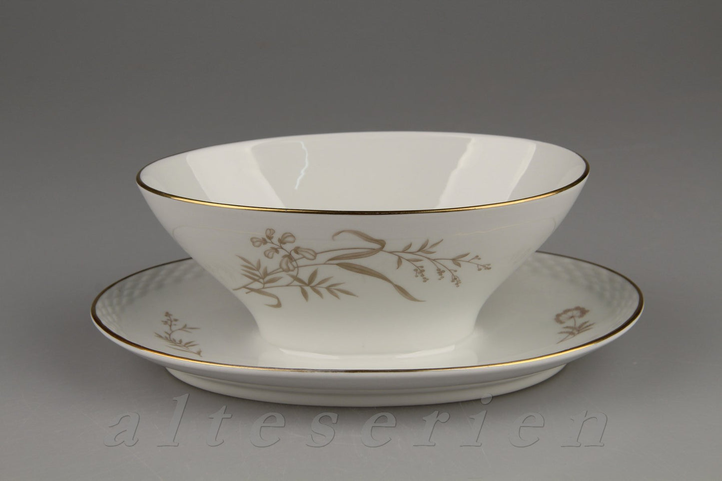 Sauciere mit Teller einteilig