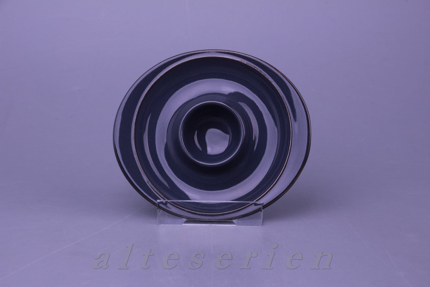 Eierbecher mit Schalenablage