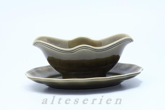 einteilige Sauciere mit Teller