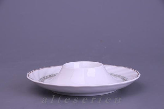 Eierbecher mit Schalenablage