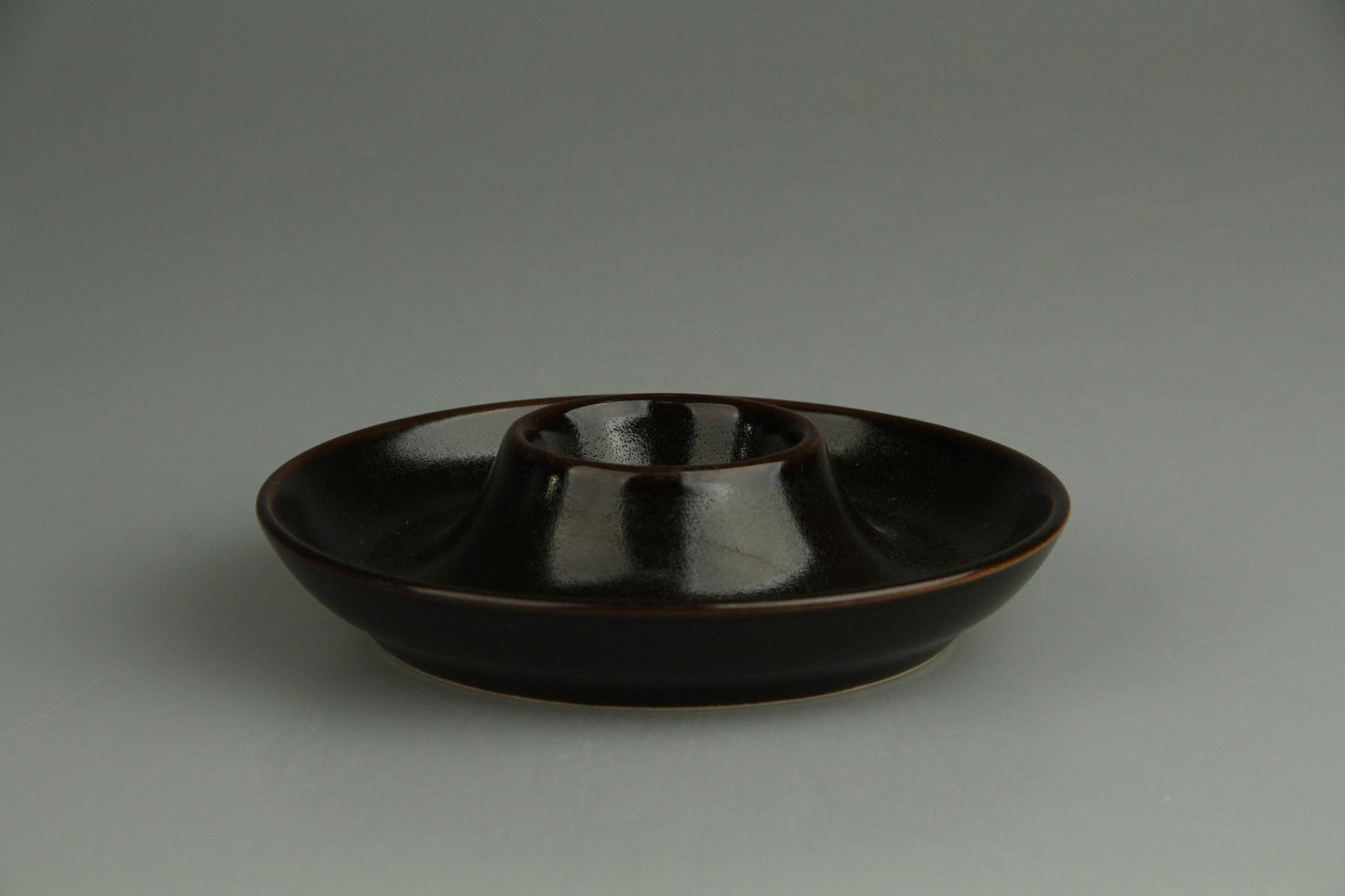 Eierbecher mit Schalenablage