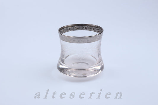 Whiskyglas Whiskybecher geschwungen