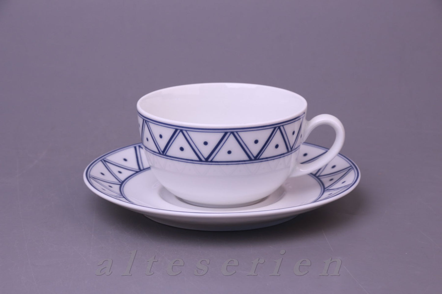 Teetasse mit Untere Dreiecke mit Punkten