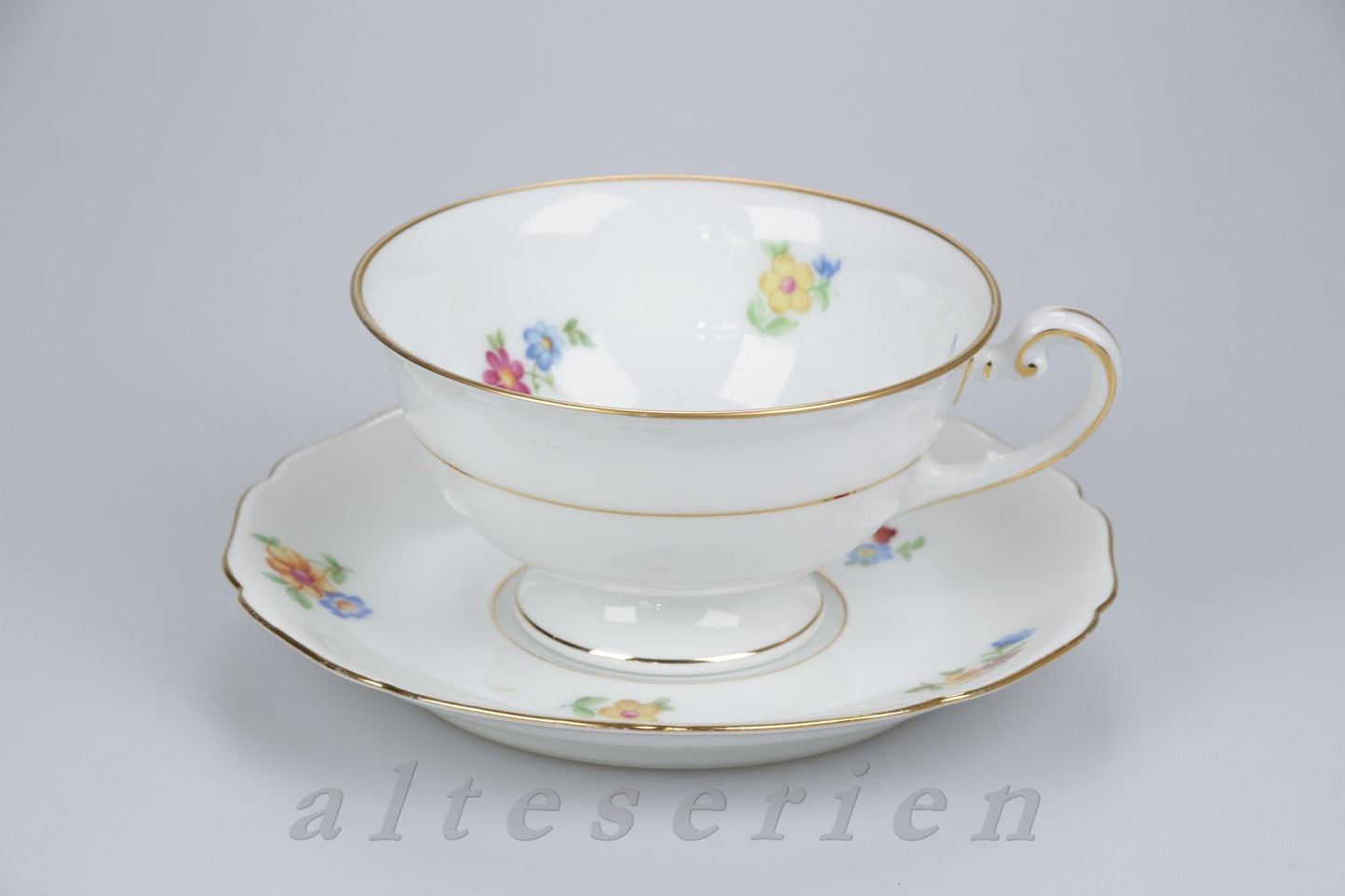 Teetasse mit Untere