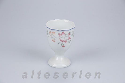 Eierbecher auf Fuß