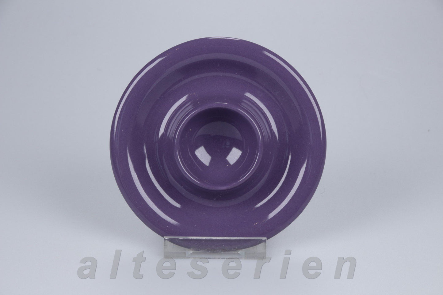 Eierbecher mit Schalenablage