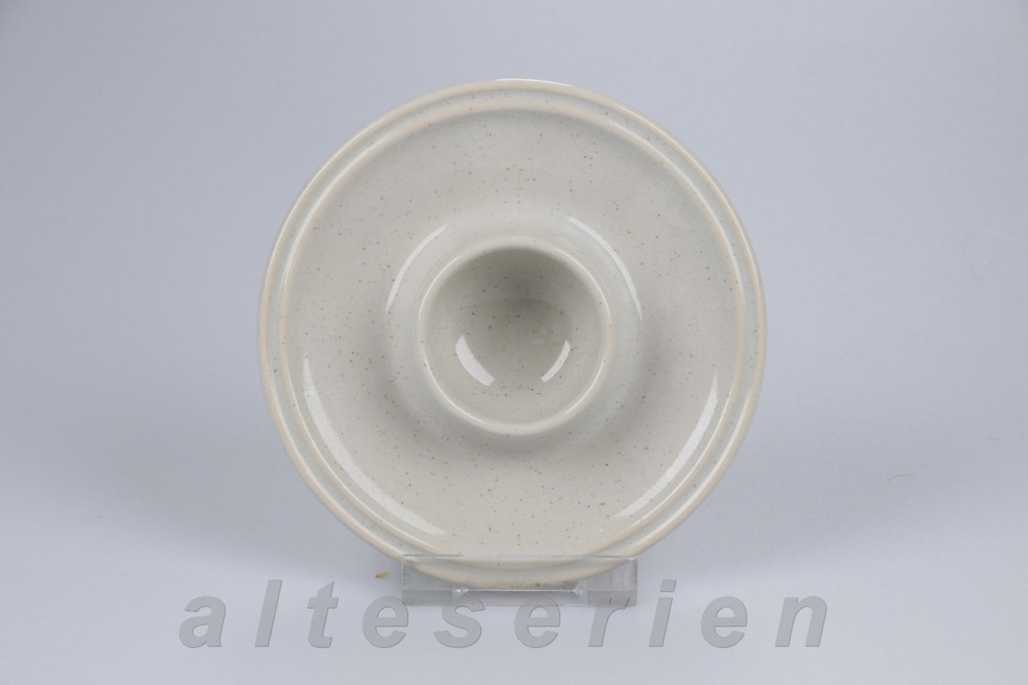 Eierbecher mit Schalenablage