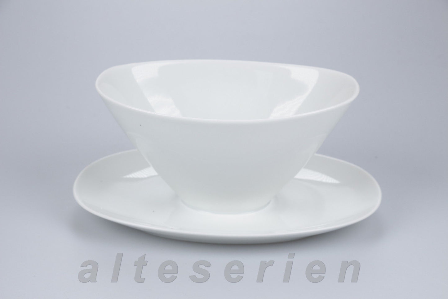 Sauciere mit Teller einteilig