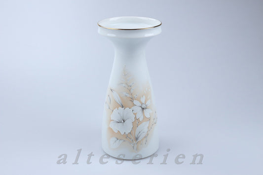 Tischvase weiße Blüten