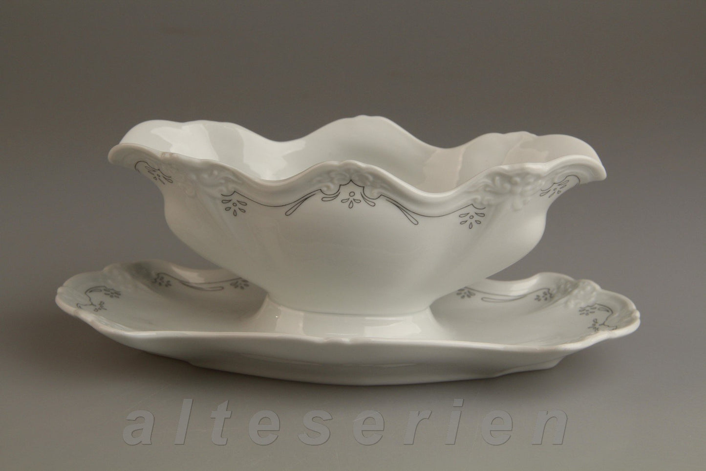 Sauciere mit Teller einteilig