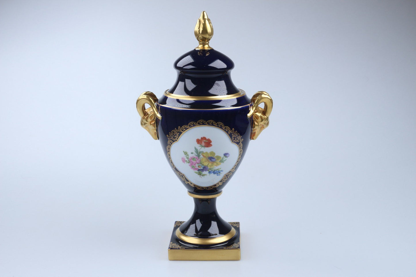 Amphore groß mit Steinbockgriffen