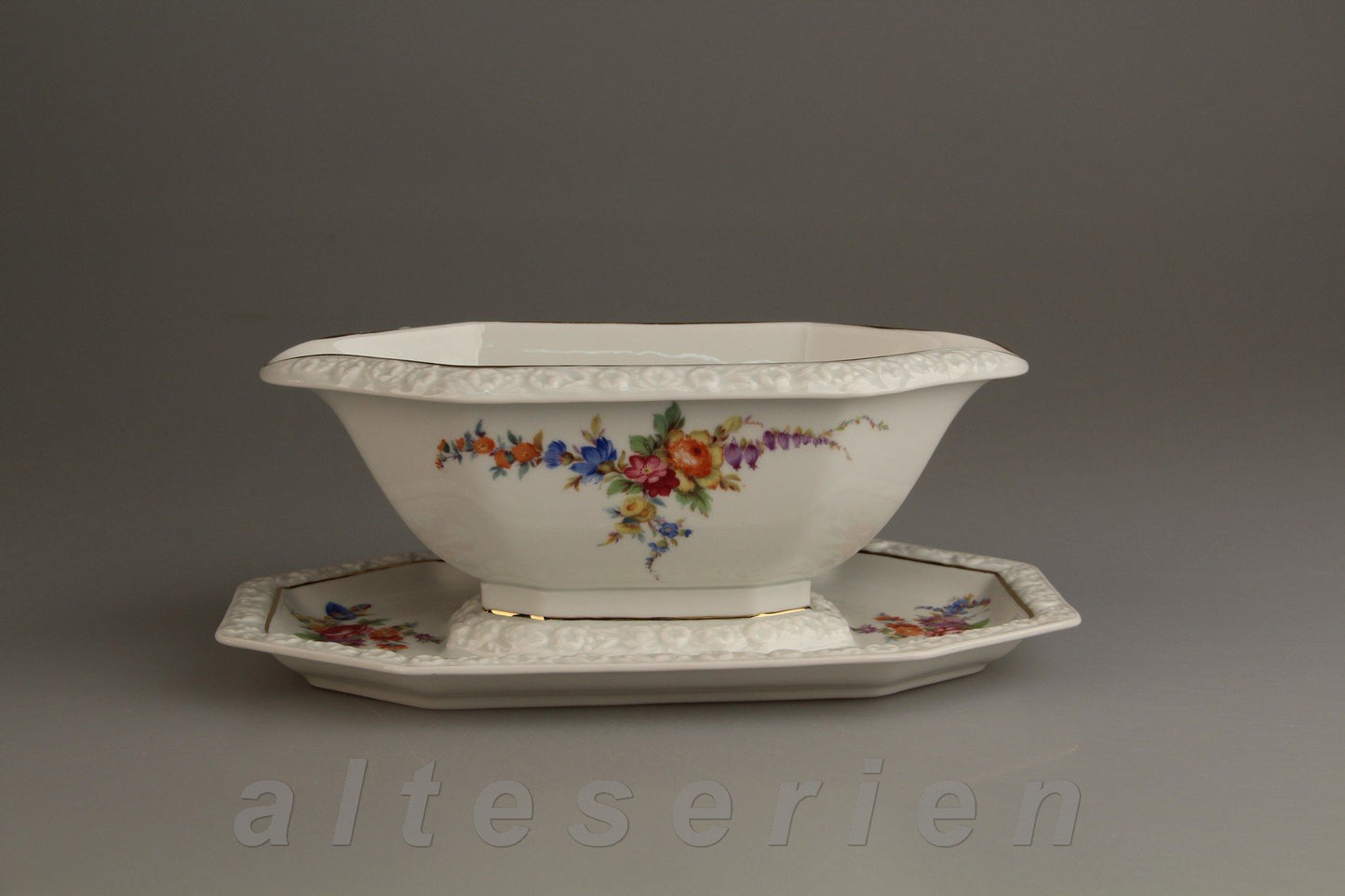 Sauciere mit Teller einteilig