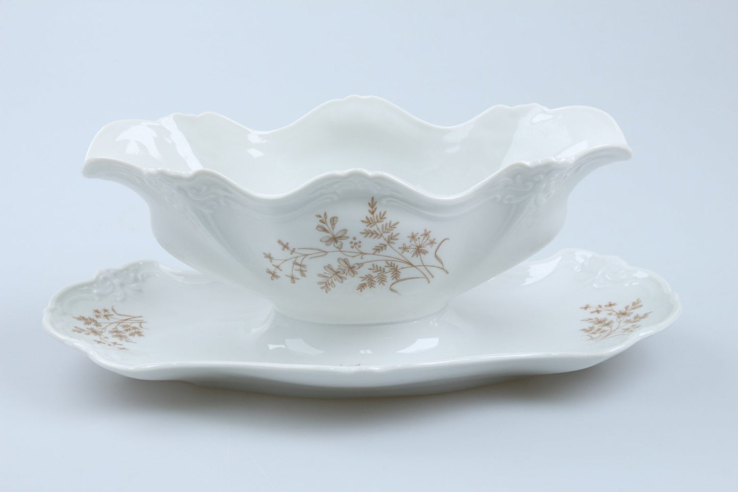 Sauciere mit Teller einteilig