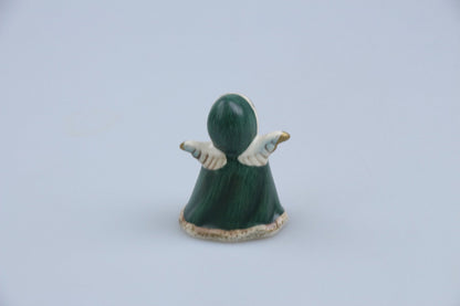 Engel im Mantel grün mit Laterne