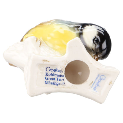 Kohlmeise auf weißem Holzstück