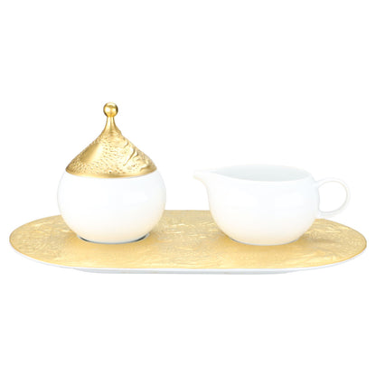 Tablett mit Milchkännchen und Zuckerdose