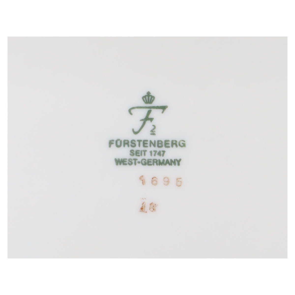 Sauciere mit Teller einteilig