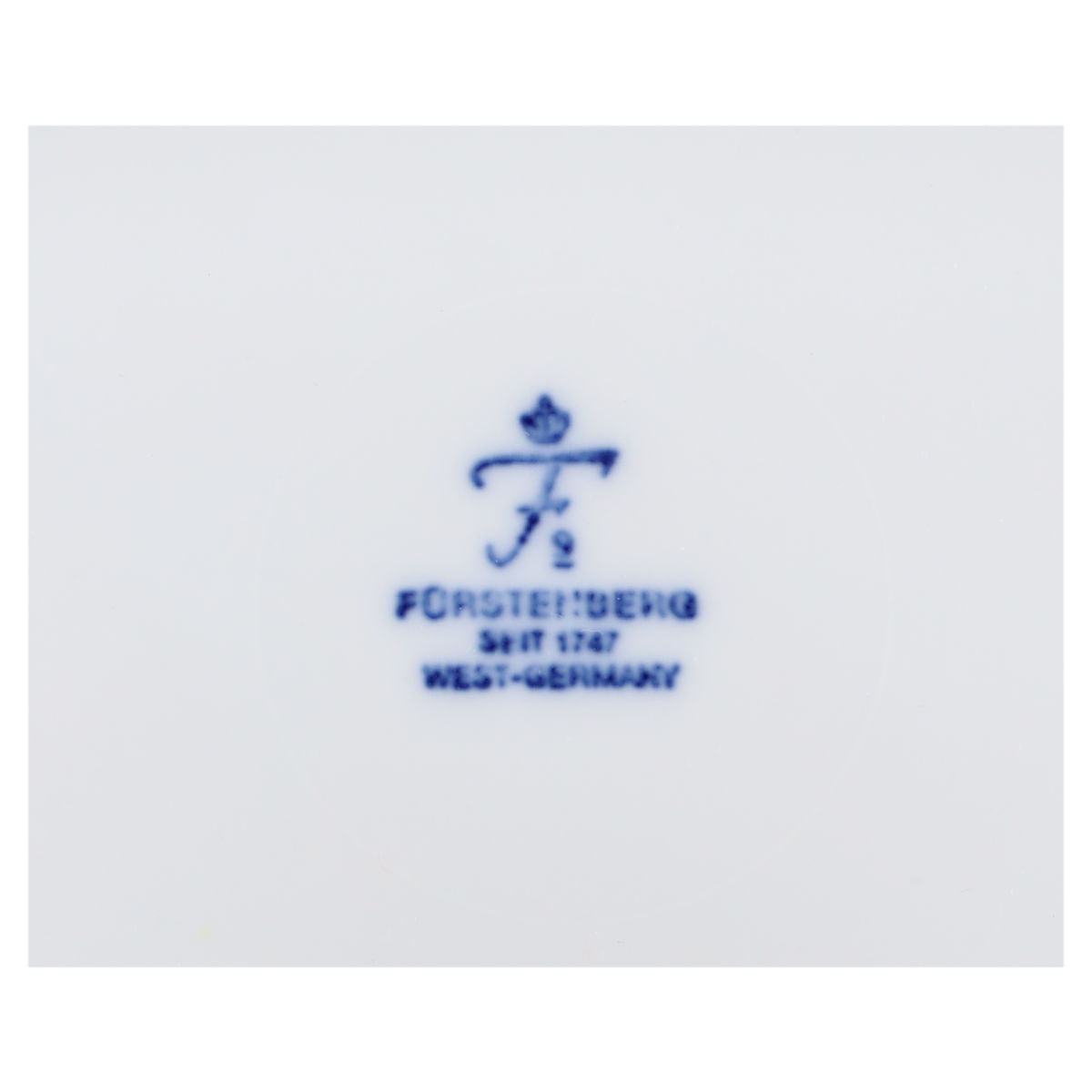 Schüssel auf Fuß klein