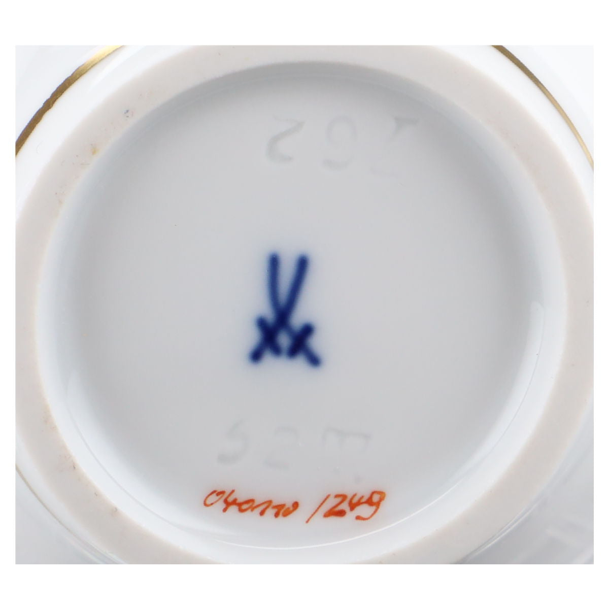 Milchkännchen auf Füssen Knauf