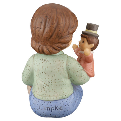Junge mit Handpuppe