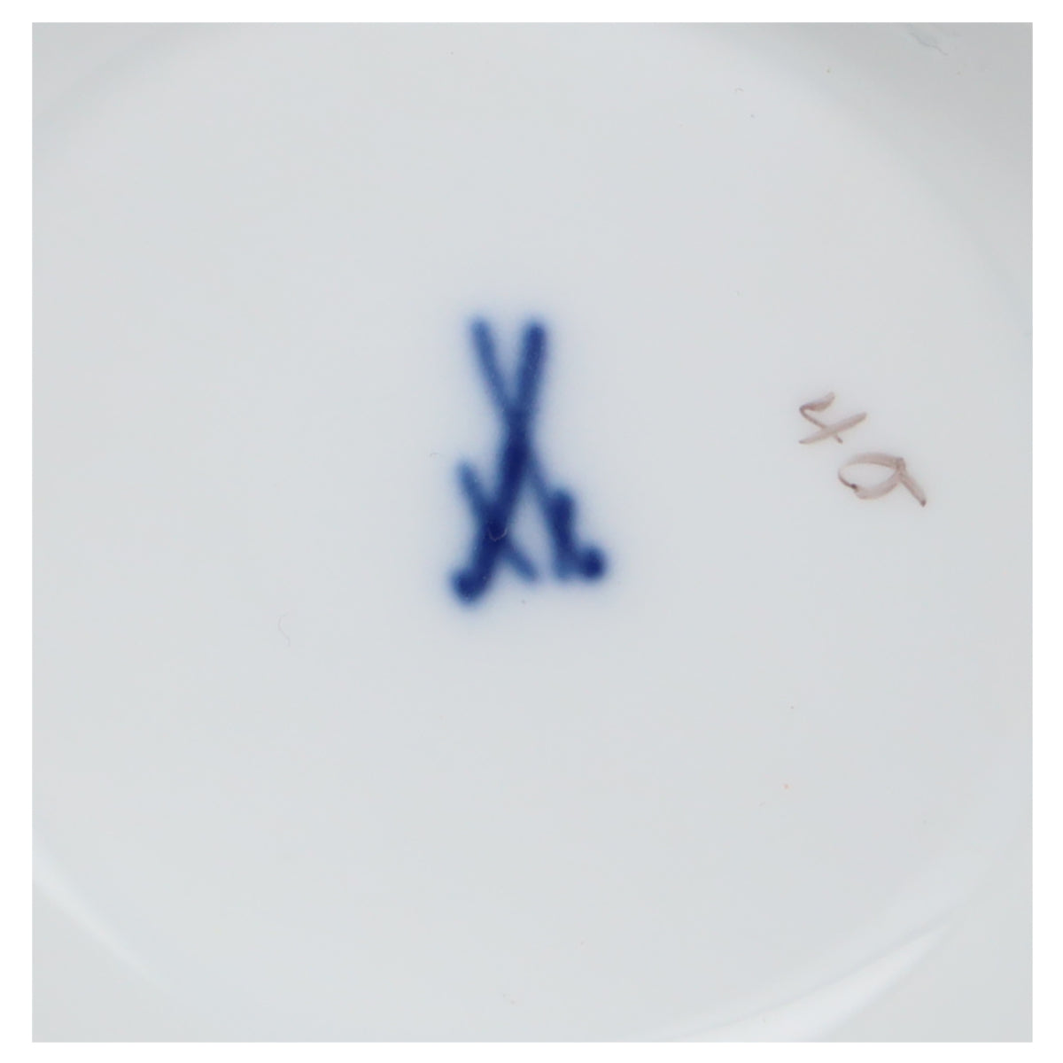 Kuchenteller mit schmalem Goldrand