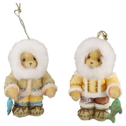 Teddy 534161 Eskimos With Fish "Dated 1999 and Dated 2000" Hanging Ornaments Enesco Cherished Teddies mit OVP