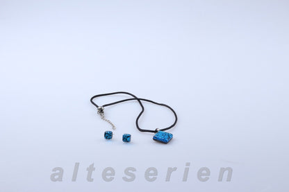 Halskette mit Ohrstecker Blau Schwarzes Dekor Textilkette