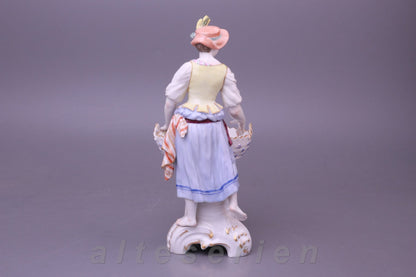 Winzerfigur Frau m. Korb Sommer H 23 cm - bemalt