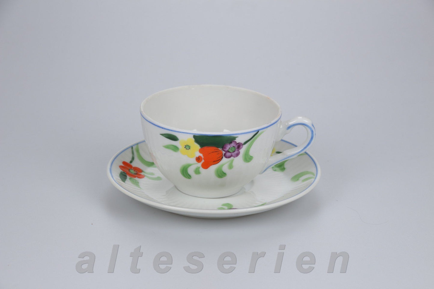 Teetasse mit Untere klein