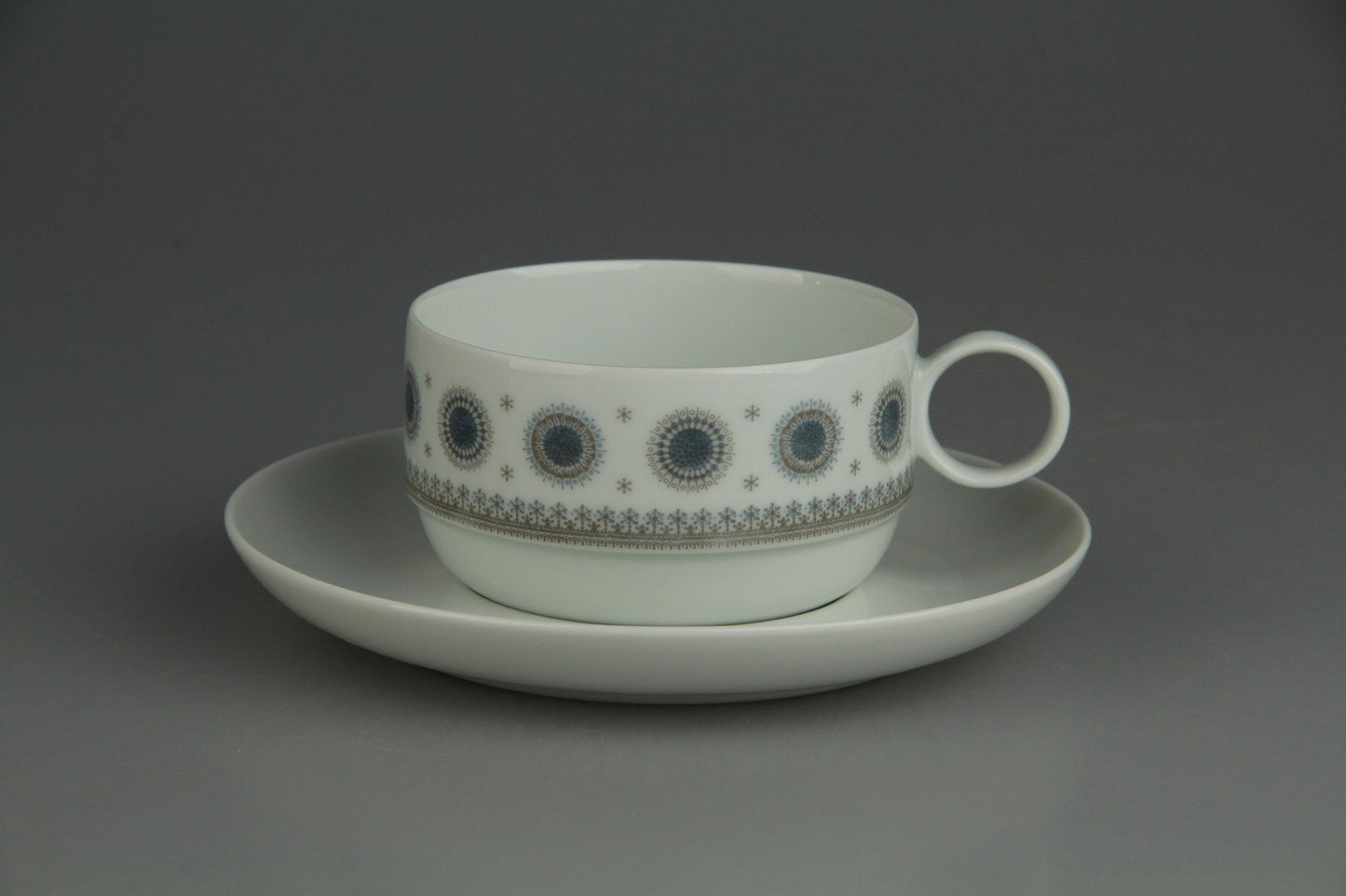 Teetasse mit Untere